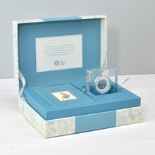 Load image into Gallery viewer, Peter Rabbit Royal Mint Silver Proof Coin &amp; Book Set
