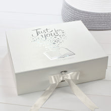 Load image into Gallery viewer, Thomas the Tank Engine Personalised Book and Plush Toy Giftset